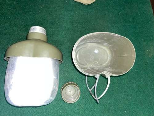 RHODESIAN BUSH WAR: PATTERN 64 WATER-BOTTLE AND PATTERN 37 ALUMINIUM DIXIES