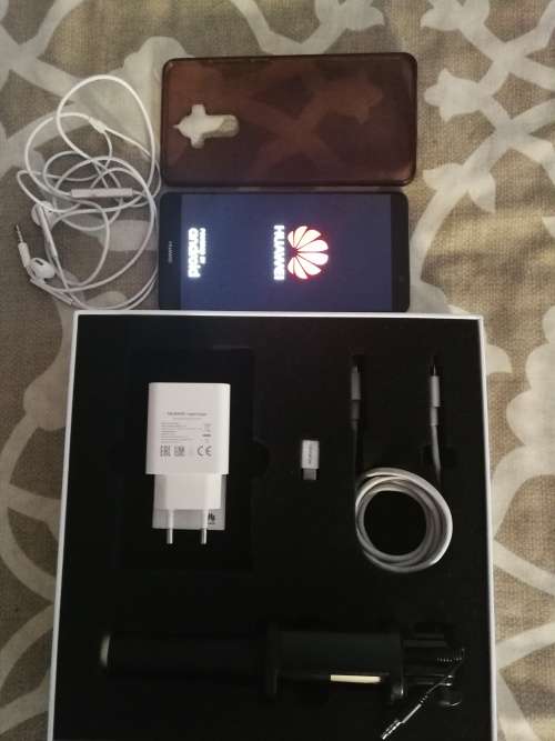 FOR SALE HUAWEI MATE 9 FAIRLY NEW!!!