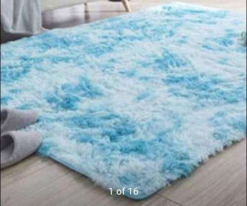 Fluffy carpet