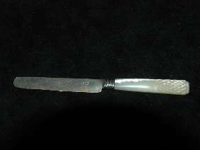 Butter knife, mother-of-pearl handle, hallmarked fine silver blade and collar