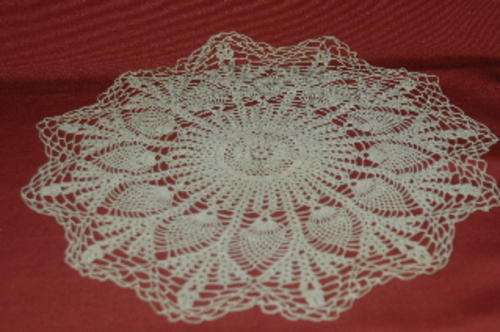 Ecru doiley large centrepiece 45cm diam, quality handwork.