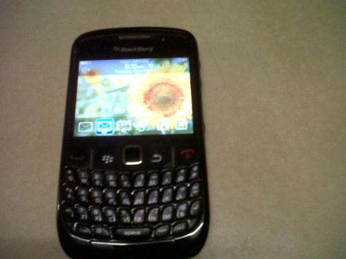 Blackberry 8520 vodacom 5 mnths old 18 months warranty left original slip mint condition