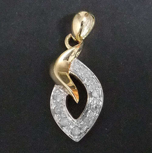 100% REAL, SOLID 10KT YELLOW GOLD NATURAL DIAMONDS PENDANT