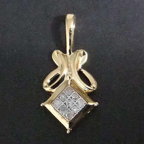 100% REAL, SOLID 10KT YELLOW GOLD NATURAL DIAMONDS PENDANT