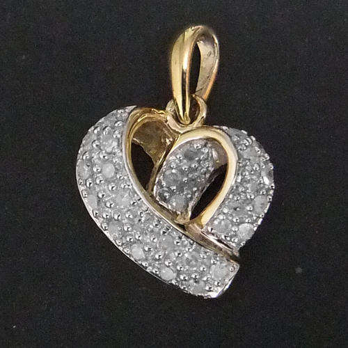 100% REAL, SOLID 9KT YELLOW GOLD NATURAL DIAMONDS PENDANT