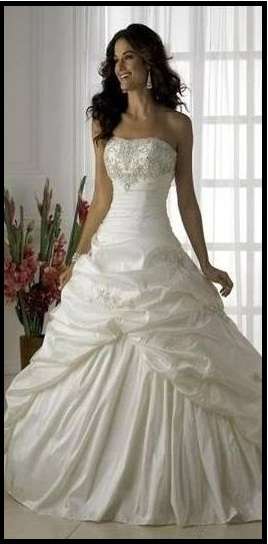 STUNNING STRAPLESS A-LINE WEDDING DRESS + FREE PETICOAT