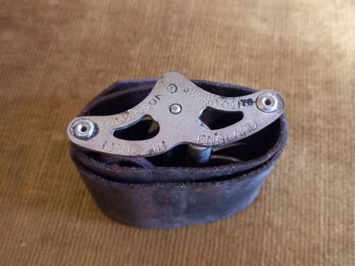 ANTIQUE 1920S WILKINSON SWORD RAZOR SET IN OAK WOODEN BOX