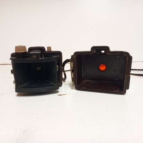 VINTAGE KODAK BROWNIE HOLIDAY FLASH CAMERA