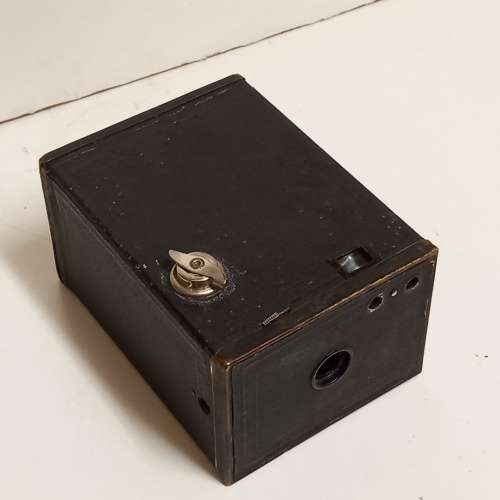 ANTIQUE KODAC BROWNIE NO2 MODEL F BOX CAMERA  MADE IN USA