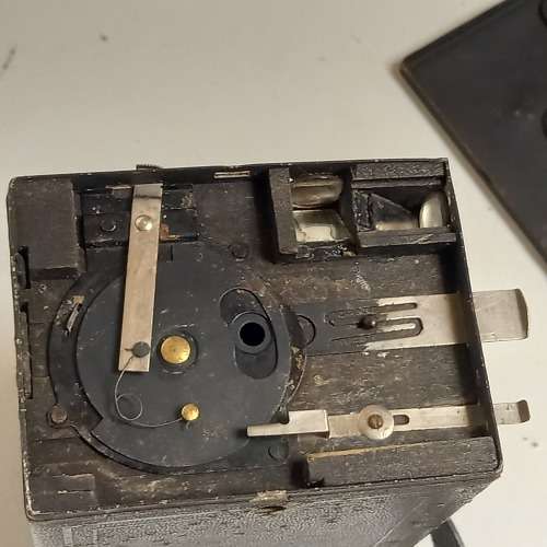 ANTIQUE KODAC BROWNIE NO2 MODEL F BOX CAMERA  MADE IN USA