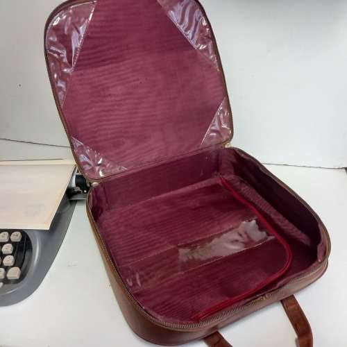 VINTAGE 60`S ROYAL MCBEE ROYALITE PORTABLE TYPEWRITER SOFT CASE NETHERLANDS WORKS