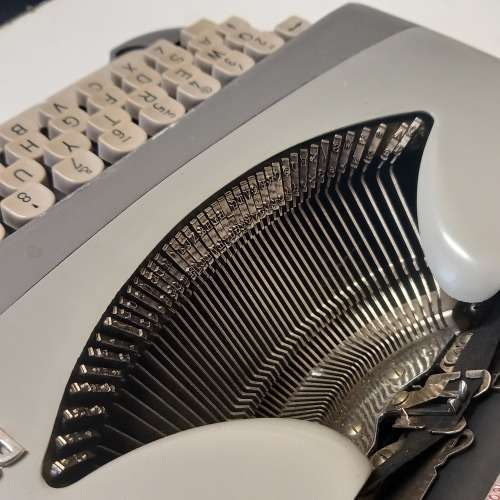 VINTAGE 60`S ROYAL MCBEE ROYALITE PORTABLE TYPEWRITER SOFT CASE NETHERLANDS WORKS