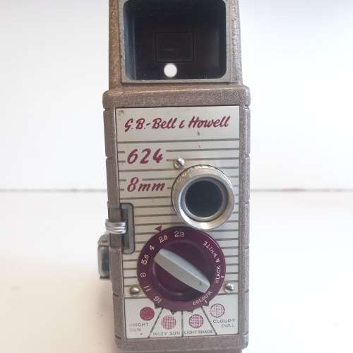 VINTAGE G.B.-BELL and HOWELL 624 8MM MOVIE CAMERA WITH KODAK FILM