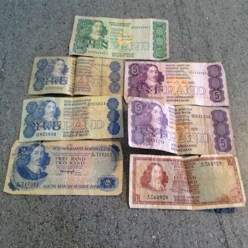 7 OLD VAN RIEBEECK BANKNOTES. 1 BID.
