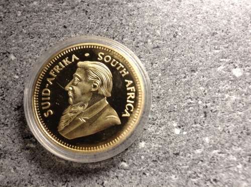 1967 24 CARAT PLATED GOLD (REPLICA) KRUGER 1 OZ. COIN. FIRST YEAR OF MANUFACTURE.