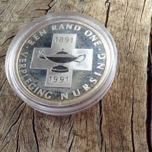 1991 CAPSULED SILVER NURSING PROTEA RAND 1 COIN. STUNNING COIN. LOOKS PROOF BUT NOT SURE.