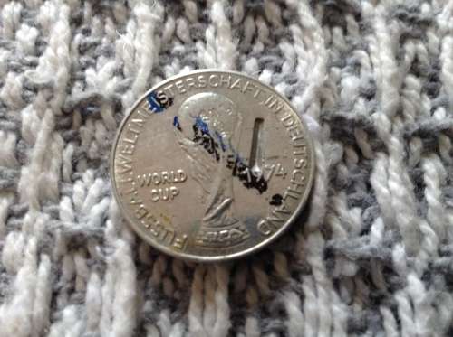 1974 COMMEMORATIVE WORLD CUP ALIMINIUM  TOKEN, FEATURING CHILE . PLAYED IN DEUTSCHLAND. SEE DESCR.