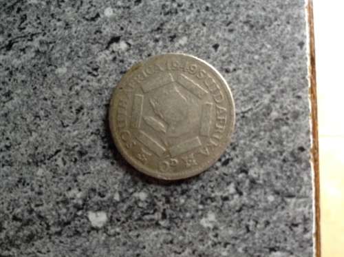 1949 MORE SCARCE SILVER UNION SIXPENCE COMING IN AT A MINTAGE OF 197,088 ONLY.