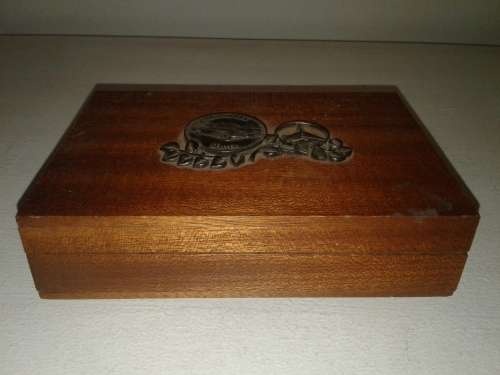 X-RARE MERCEDES BENZ VINTAGE HAND--OUT WOODEN BOX WITH UNIQUE MERC. BADGE  MOUNTED ON BOX. DESCRIPTI