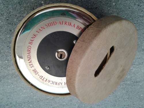 STANDARD BANK OF SOUTH AFRICA MONEY BOX EXCLUSIVELY FOR UNION OF SA CURRENCY.MINT STATE. SEE DESC.