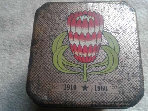 Historical 1910 /1960 UNION OF SA. TIN WITH 100 RANDOM WORLD COINS.BID 1 TAKING 100.DESC.