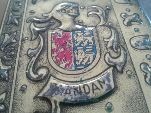 HISTORICAL ROYAL VERKADE HOLLAND TIN WITH 200 RANDOM WORLD COINS.BID. BID 1 TAKING 200.DESC.