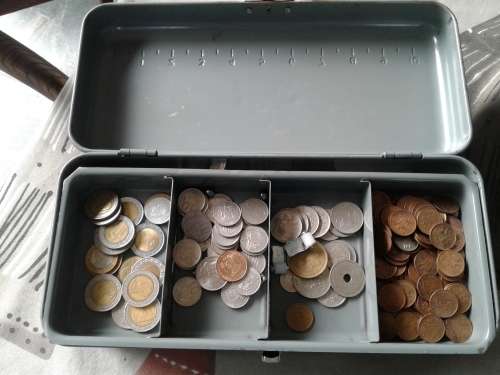 100 WORLD COINS IN AUTHENTIC COMPLETE MONEY BOX.BID 1 COIN TAKING ALL 100.