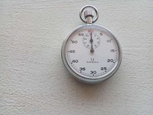 FULLY FUNCTIONAL RARE OMEGA STOP WATCH.
