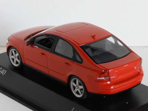 Volvo S40 by (2003) Minichamps