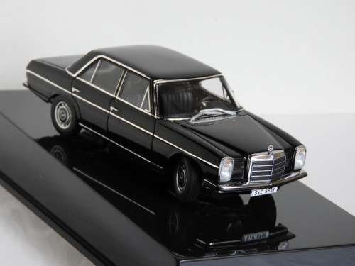 Mercedes-Benz 220D 1:43 by Autoart