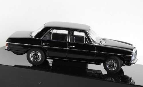 Mercedes-Benz 220D 1:43 by Autoart