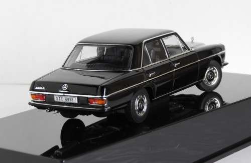 Mercedes-Benz 220D 1:43 by Autoart
