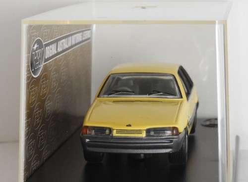 Holden VL Commodore Berlina Sedan (1986) 1:43 TRAX Original Australian Motoring Legends
