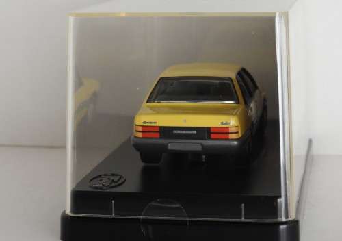 Holden VL Commodore Berlina Sedan (1986) 1:43 TRAX Original Australian Motoring Legends