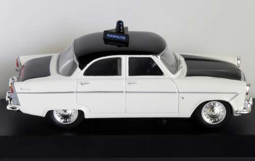 Ford Zephyr "Police Collection" 1:43 Vanguards  made by Lledo
