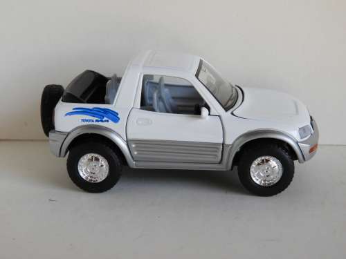 Toyota RAV 4 Cabriolet Scale 1:32 by Kinsmart