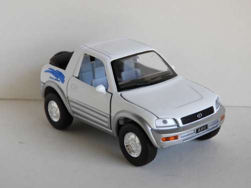 Toyota RAV 4 Cabriolet Scale 1:32 by Kinsmart