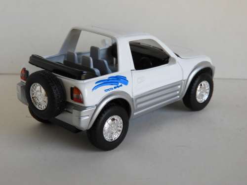 Toyota RAV 4 Cabriolet Scale 1:32 by Kinsmart