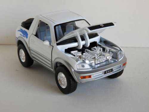 Toyota RAV 4 Cabriolet Scale 1:32 by Kinsmart