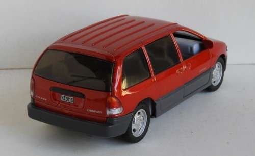 Dodge Caravan Scale 1:32 vy Kinsmart