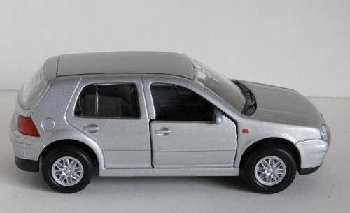 Volkswagen Golf IV  Scale 1/36  by Welly