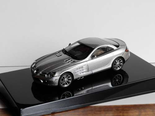 Mercedes-Benz SLR McLaren 1:43 AUTOart