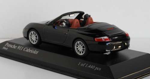 Porsche 911 Cabriolet (2001) Minichamps LE