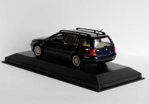 Volkswagen Bora Variant (1999) 1:43 Minichamps