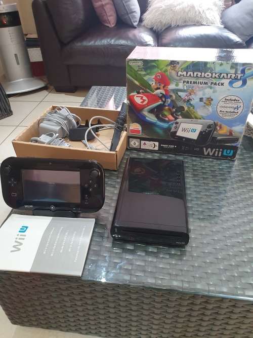Nitendo wii u mario kart edition 32gb perfect condition