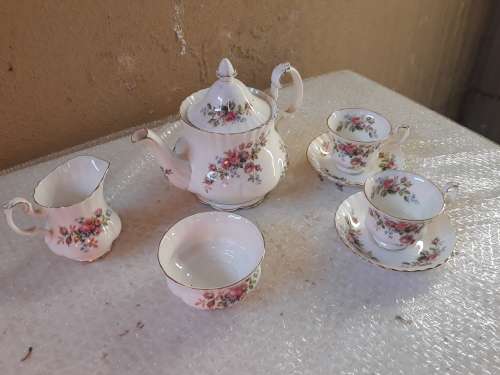 Royal albert moss rose tea set