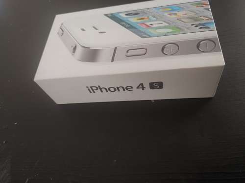Iphone 4s white 16 gb excellent conditon