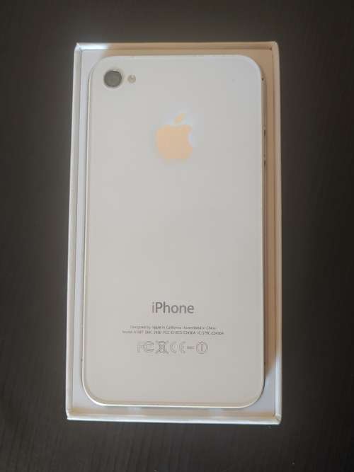 Iphone 4s white 16 gb excellent conditon