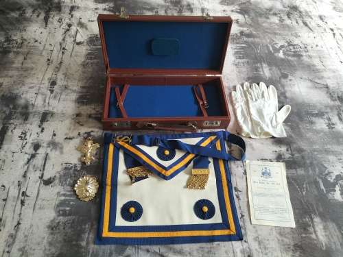 Master mason member masonic apron,gloves,booklet and carry case dont miss out