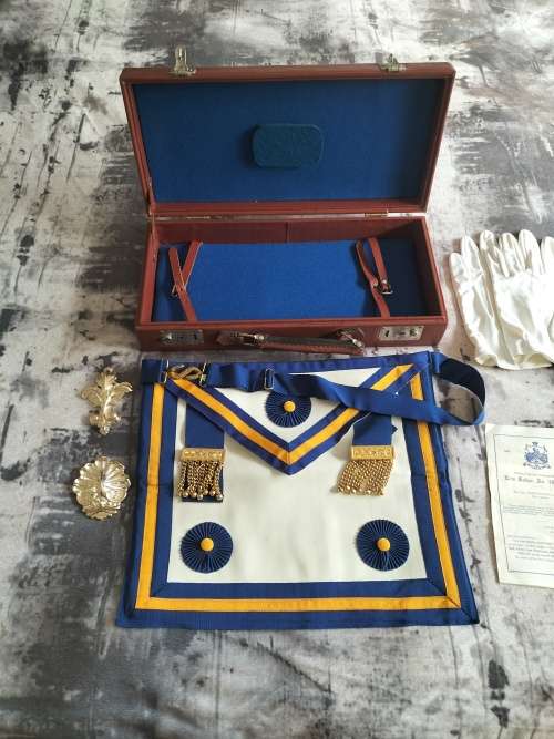 Master mason member masonic apron,gloves,booklet and carry case dont miss out